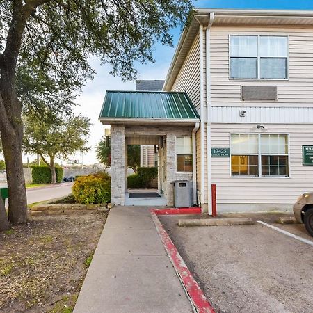 Hometowne Studios By Red Roof Dallas - North Addison - Tollway Bagian luar foto