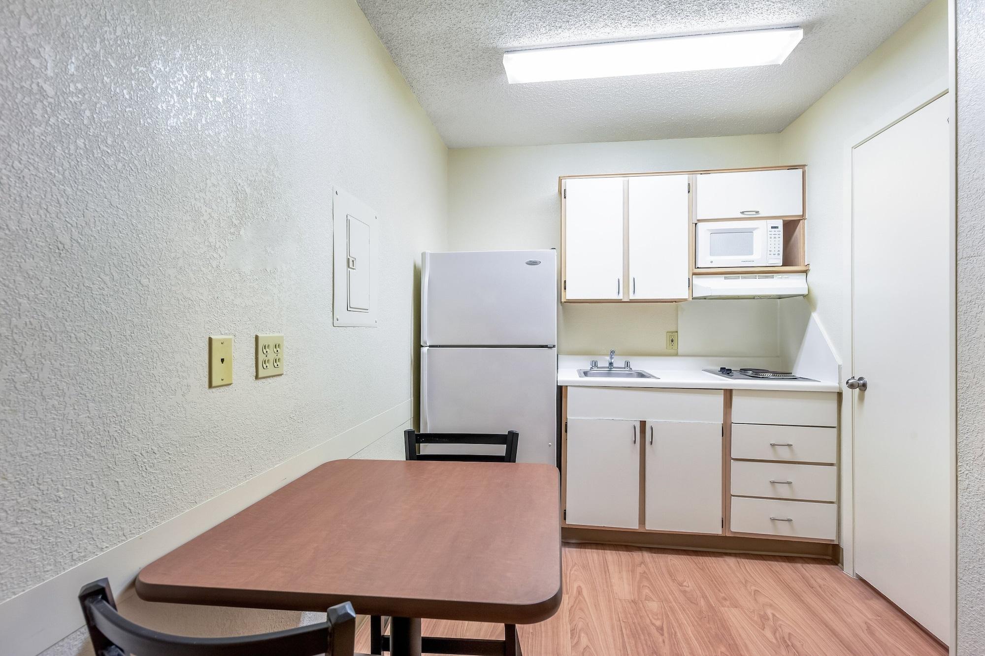 Hometowne Studios By Red Roof Dallas - North Addison - Tollway Bagian luar foto