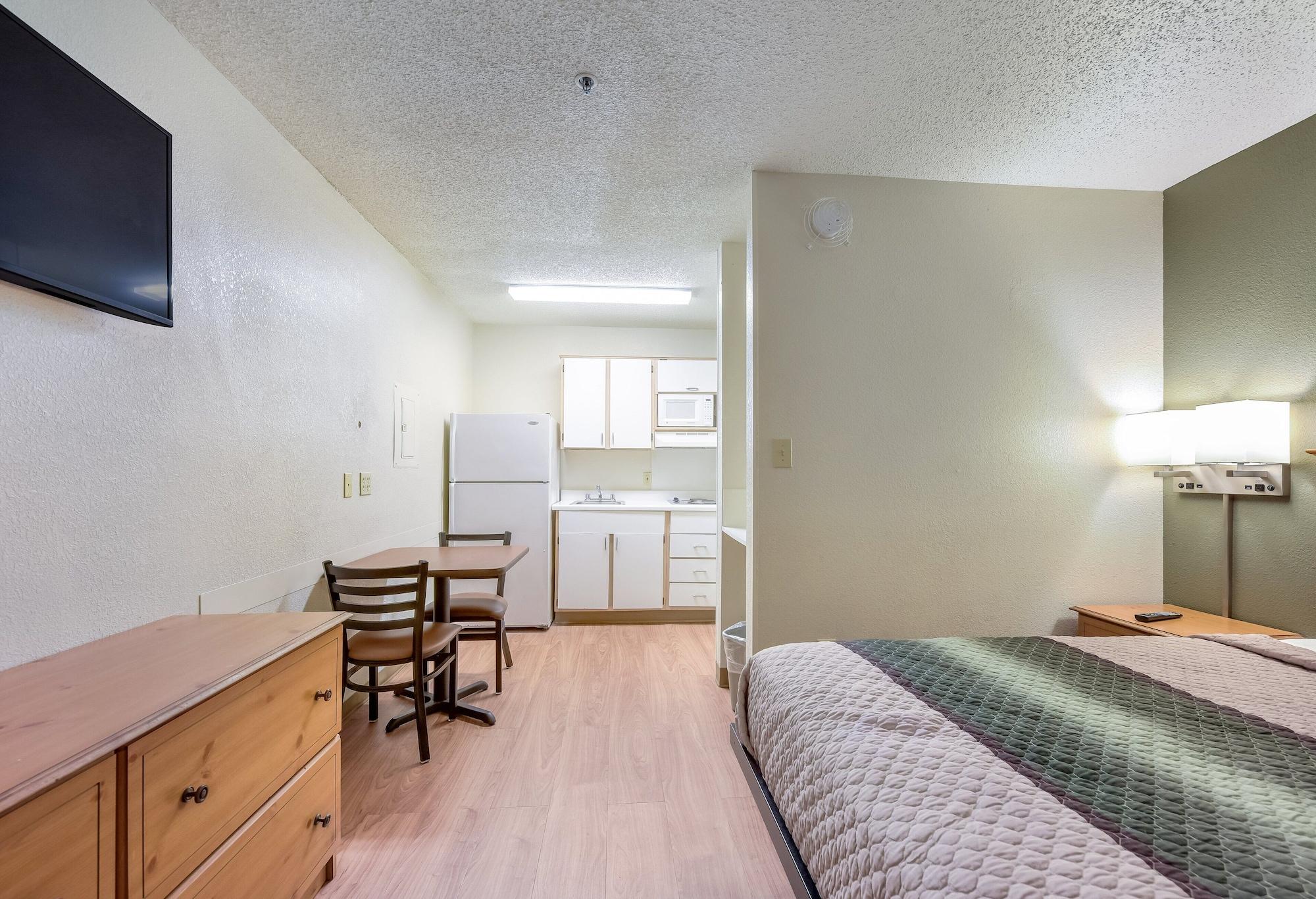 Hometowne Studios By Red Roof Dallas - North Addison - Tollway Bagian luar foto