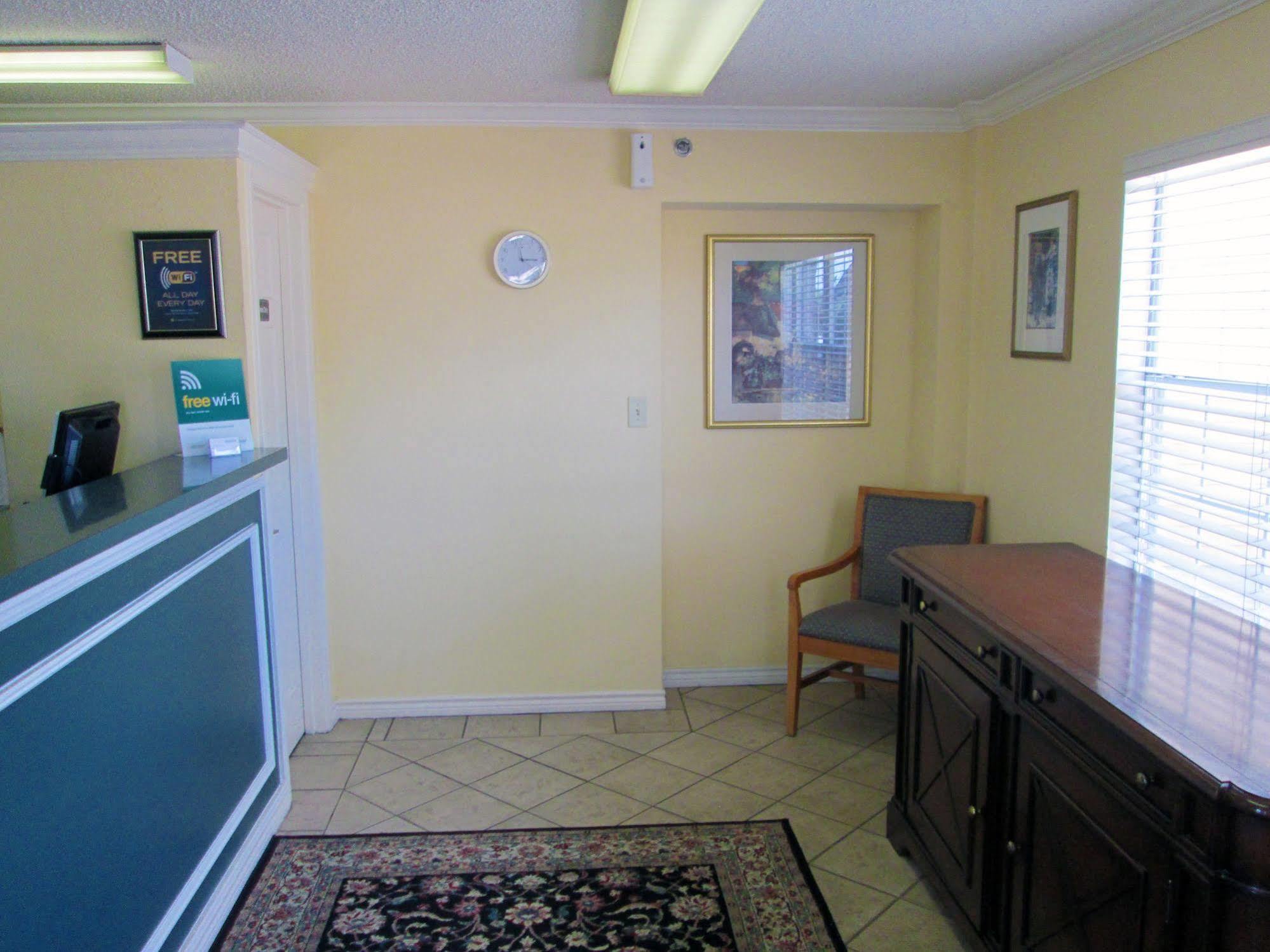 Hometowne Studios By Red Roof Dallas - North Addison - Tollway Bagian luar foto
