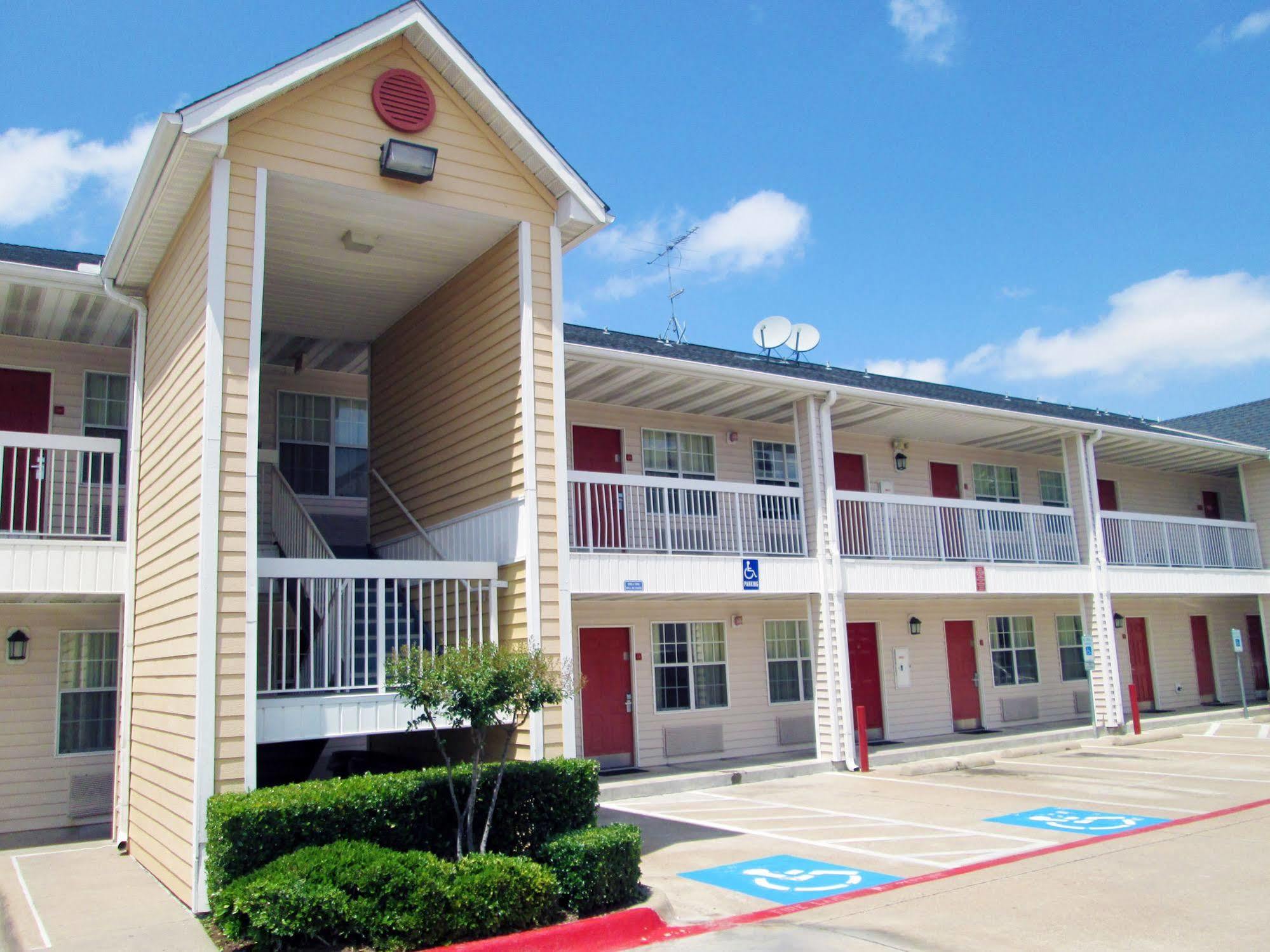 Hometowne Studios By Red Roof Dallas - North Addison - Tollway Bagian luar foto